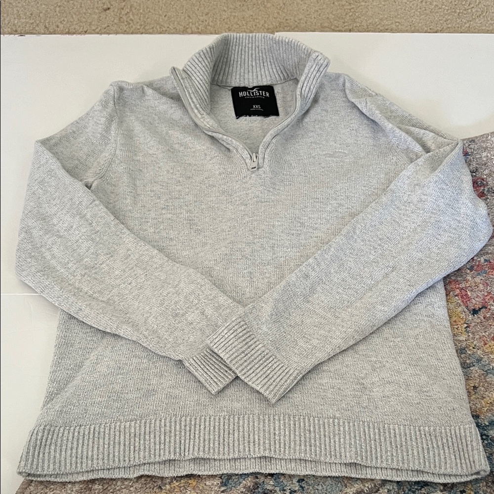 Hollister Men's Light Gray Zip-Up Sweater